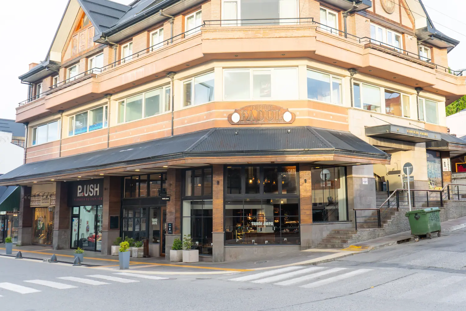 TS Bar - fadul exterior 1